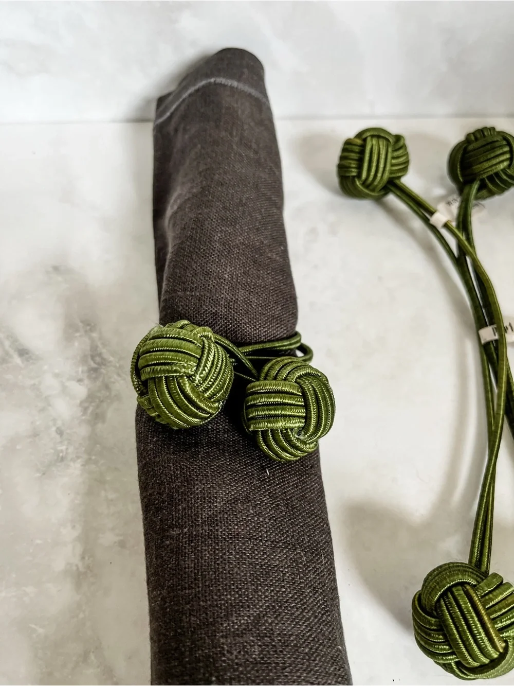 NWT Green Silk Knot Napkin Rings - Set of 8